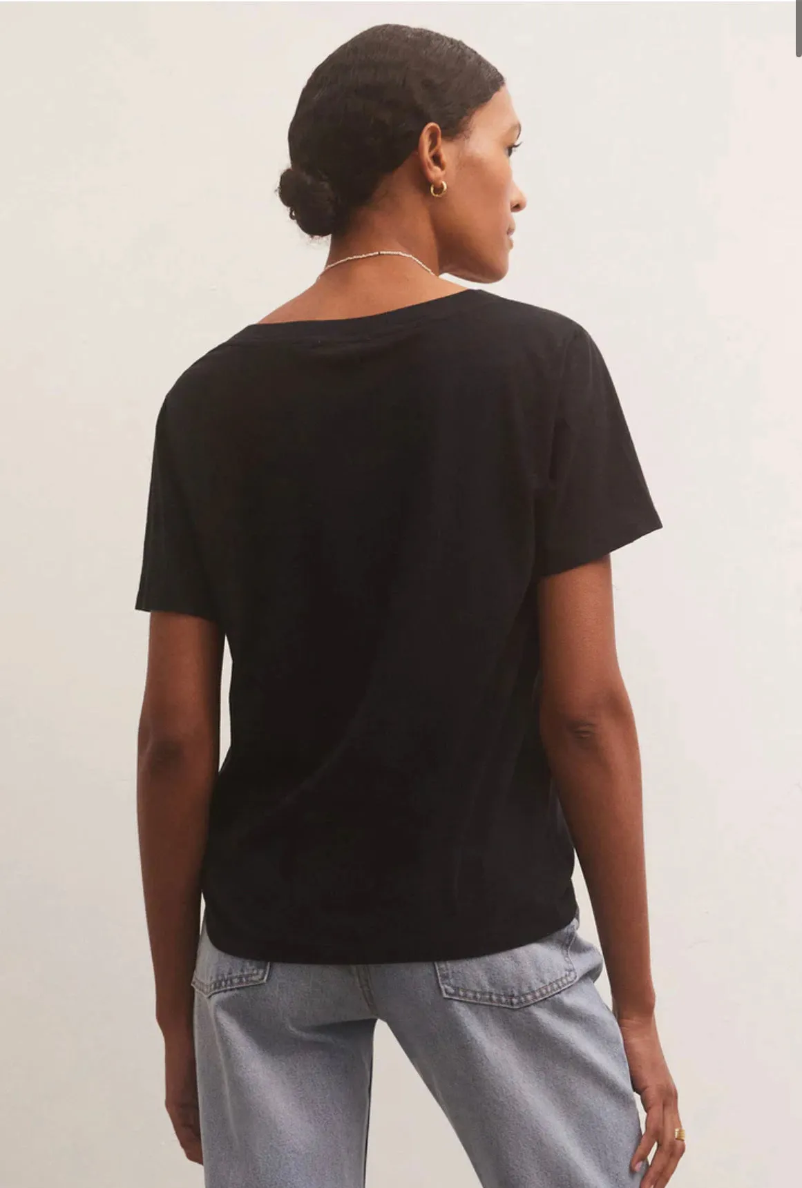 GIRLFRIEND V-NECK TEE - Black