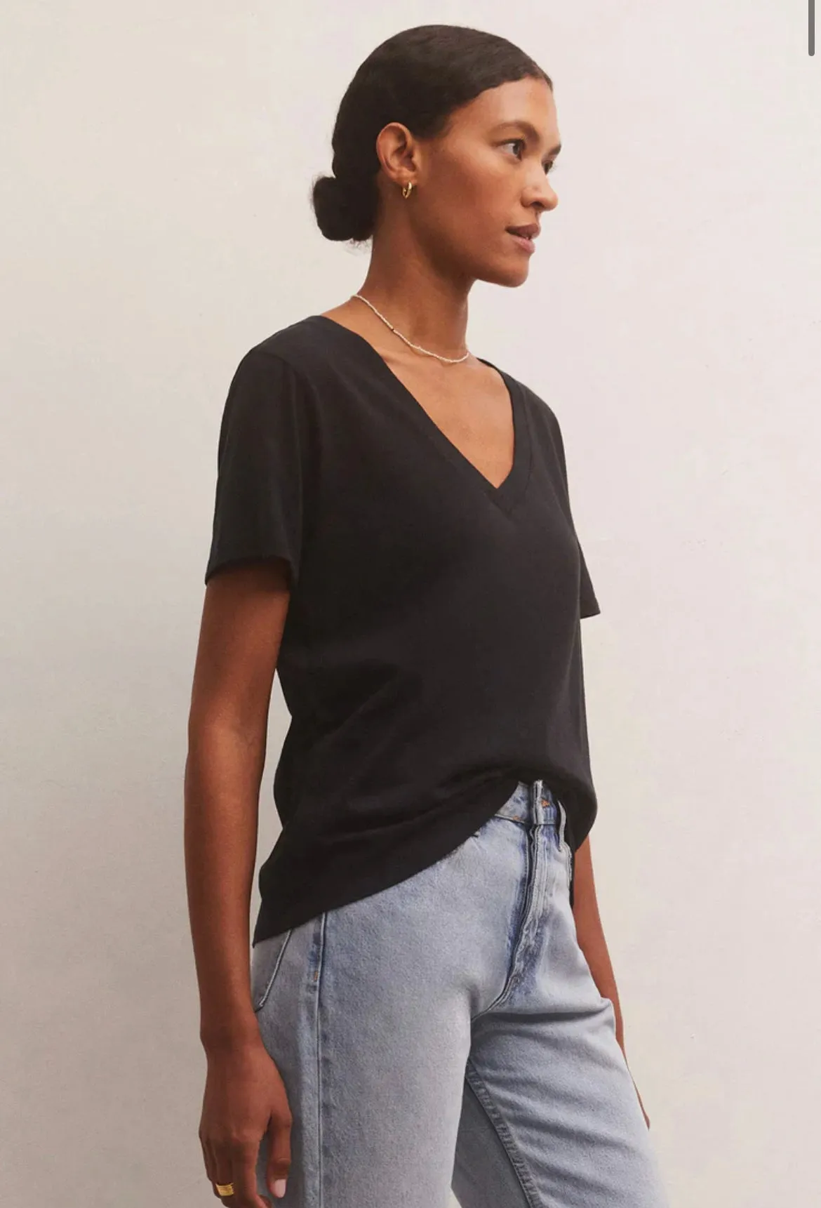 GIRLFRIEND V-NECK TEE - Black